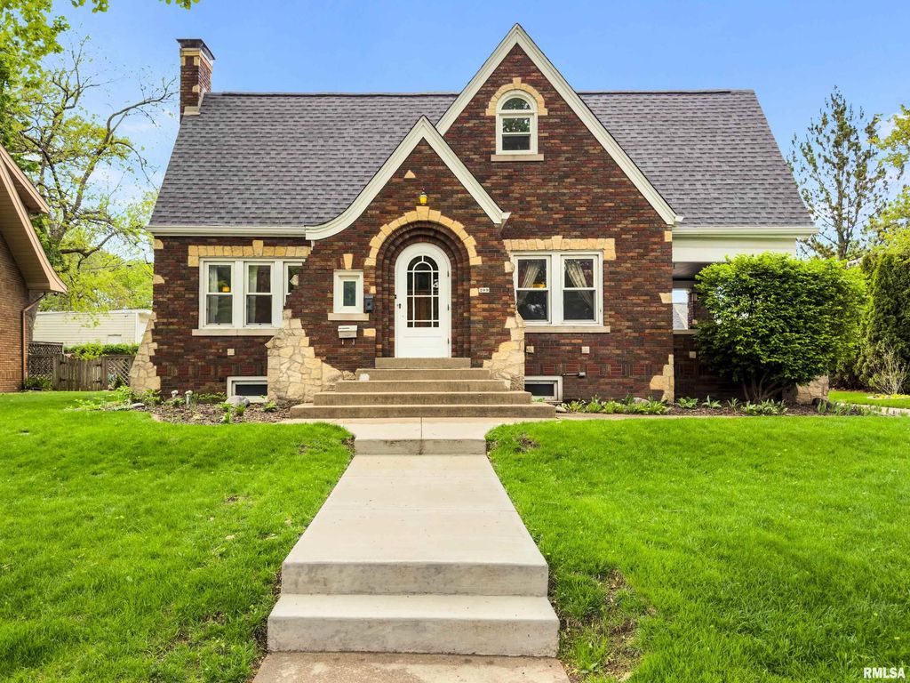 209 W HANSSLER Place, Peoria, IL 61604