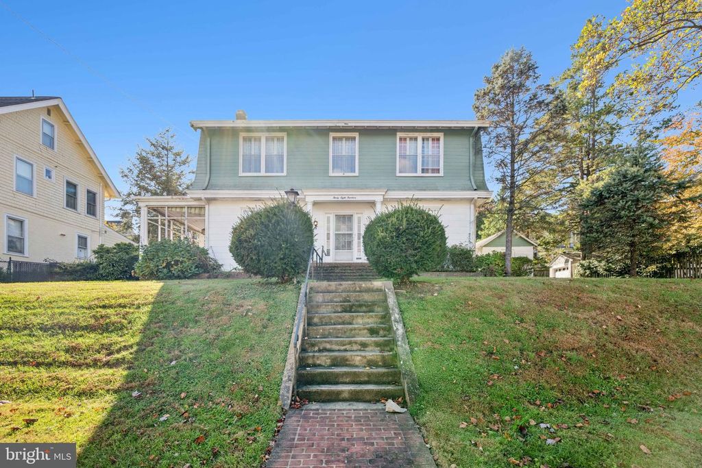 3814 KANAWHA ST NW, Washington, DC 20015