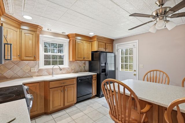 24 Fordway, Windham, NH 03087