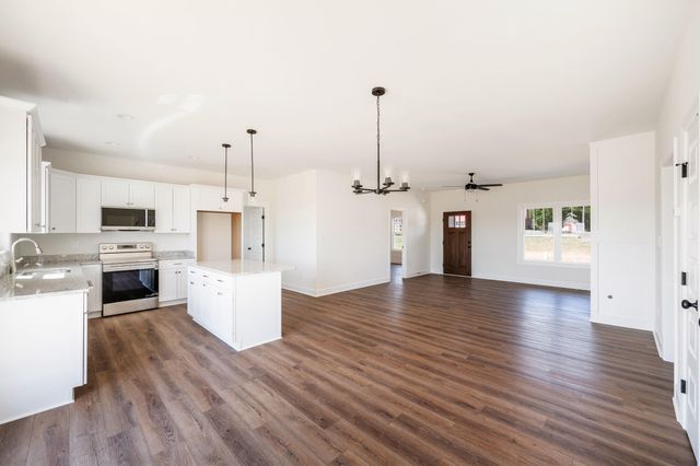 10606 Leesville RD, Lynch Station, VA 24571
