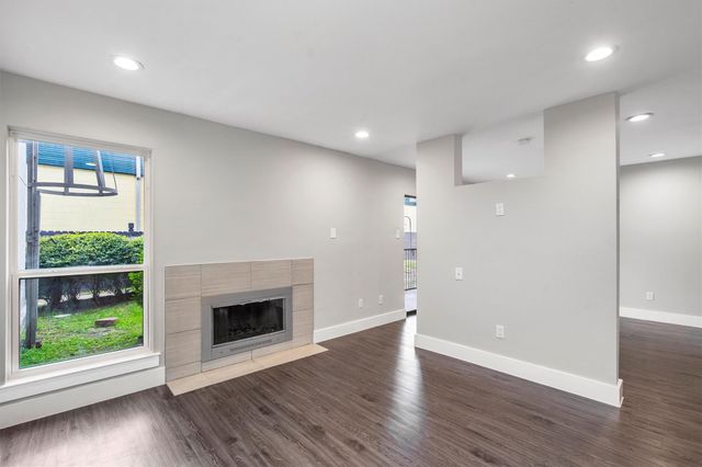 935 La Posada DR 117, Austin, TX 78752