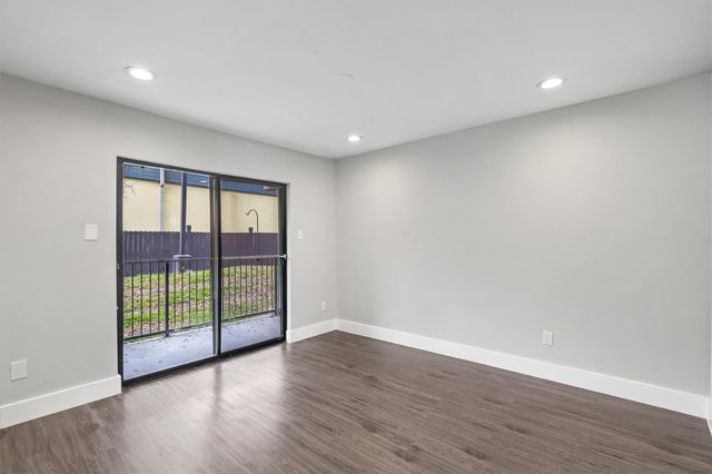 935 La Posada DR 117, Austin, TX 78752