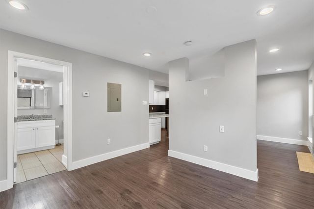 935 La Posada DR 117, Austin, TX 78752