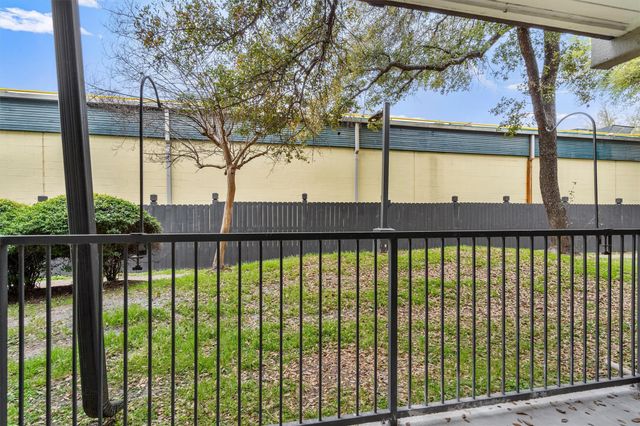 935 La Posada DR 117, Austin, TX 78752
