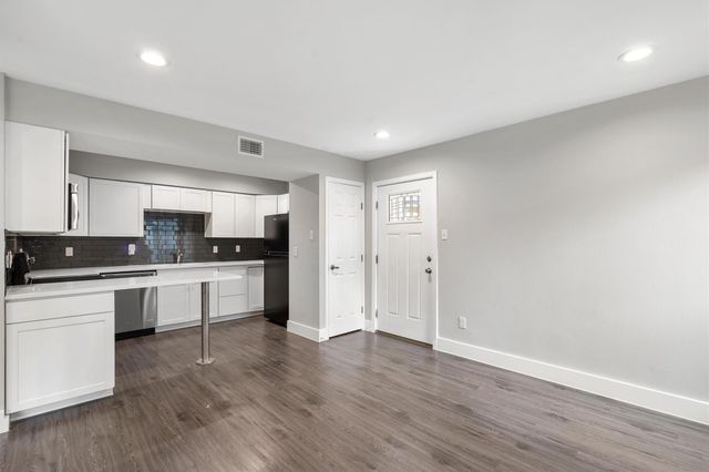 935 La Posada DR 117, Austin, TX 78752