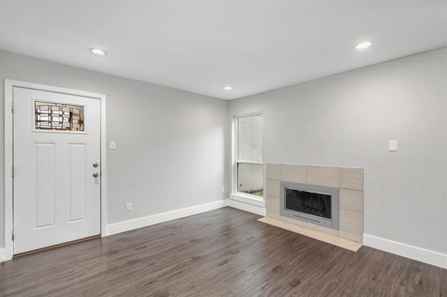 935 La Posada DR 117, Austin, TX 78752