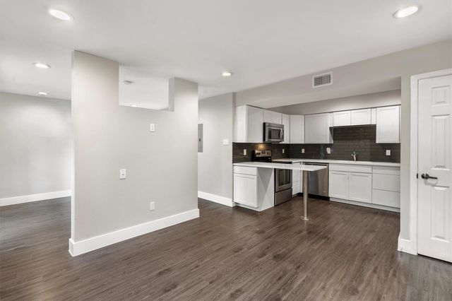 935 La Posada DR 117, Austin, TX 78752