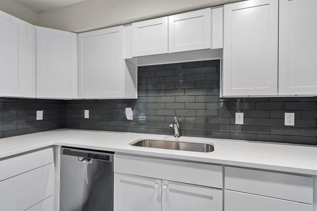 935 La Posada DR 117, Austin, TX 78752