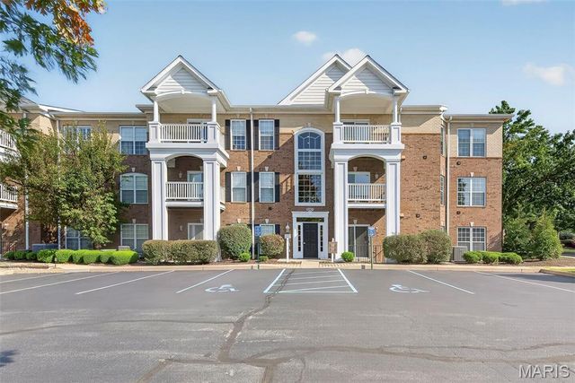 13101 Mill Crossing Court 201, Creve Coeur, MO 63141