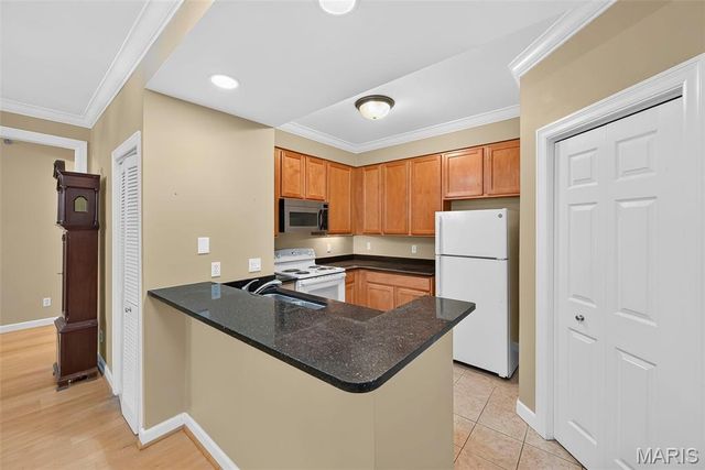 13101 Mill Crossing Court 201, Creve Coeur, MO 63141