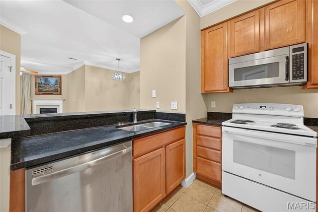 13101 Mill Crossing Court 201, Creve Coeur, MO 63141