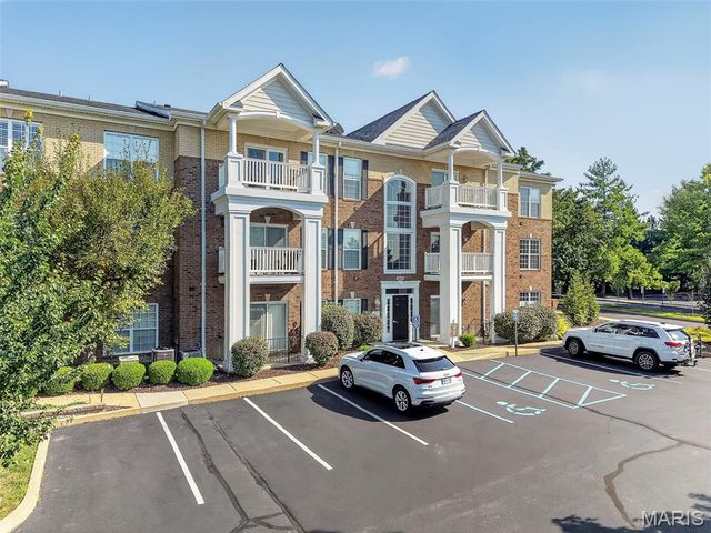 13101 Mill Crossing Court 201, Creve Coeur, MO 63141