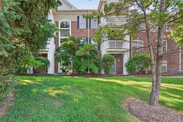 13101 Mill Crossing Court 201, Creve Coeur, MO 63141