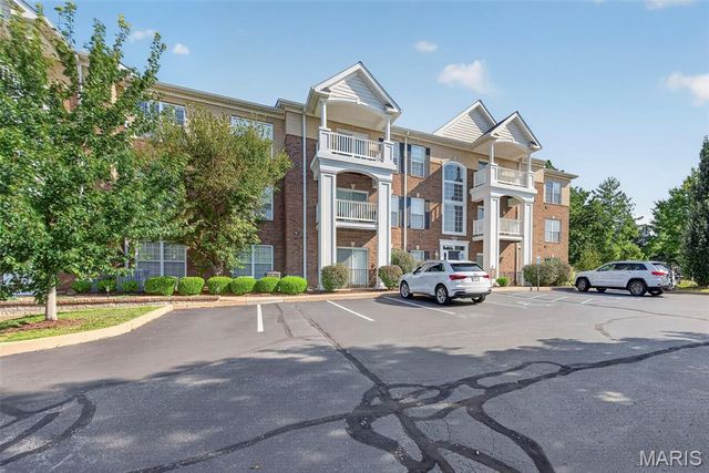 13101 Mill Crossing Court 201, Creve Coeur, MO 63141