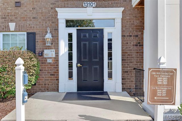 13101 Mill Crossing Court 201, Creve Coeur, MO 63141
