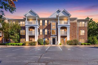 13101 Mill Crossing Court 201, Creve Coeur, MO 63141
