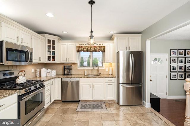 2 TREELAWN TER, Hamilton, NJ 08619