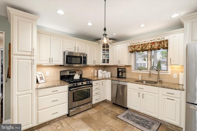 2 TREELAWN TER, Hamilton, NJ 08619