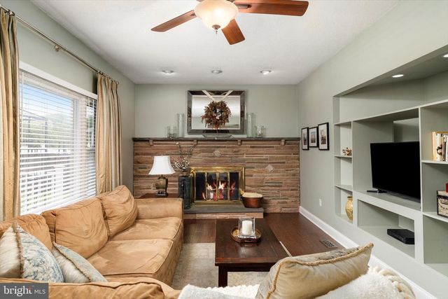 2 TREELAWN TER, Hamilton, NJ 08619