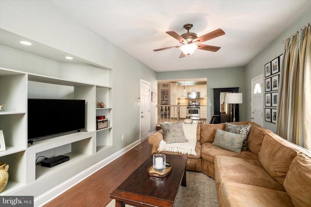 2 TREELAWN TER, Hamilton, NJ 08619