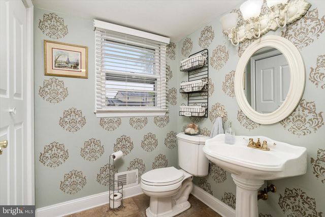 2 TREELAWN TER, Hamilton, NJ 08619