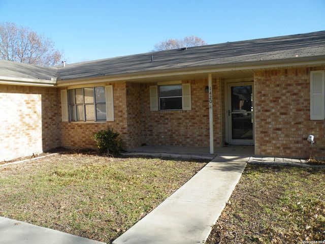 1420 Pams Path, New Braunfels, TX 78130