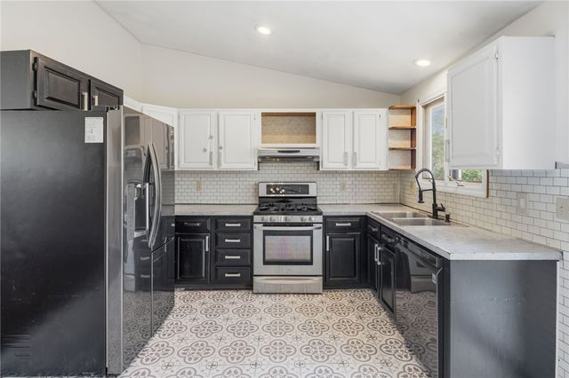 80 Oakside Street, Warwick, RI 02889