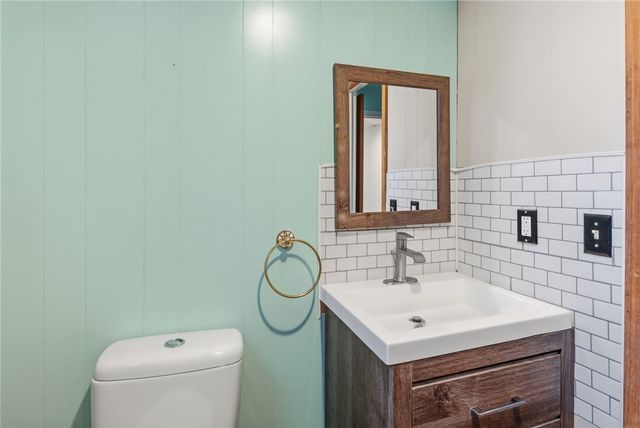 80 Oakside Street, Warwick, RI 02889