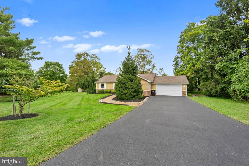546 MCCARTY DR, Doylestown, PA 18901 — photo 2