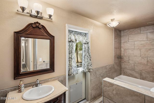 2035 W WALTANN Lane, Phoenix, AZ 85023