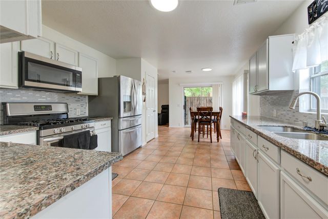 6803 Manor Hollow Lane, Katy, TX 77450