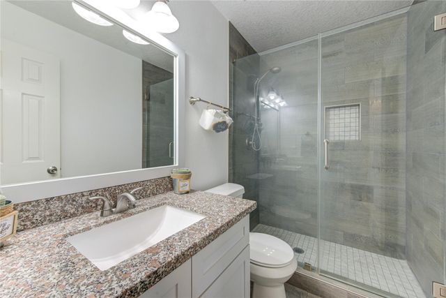 6803 Manor Hollow Lane, Katy, TX 77450