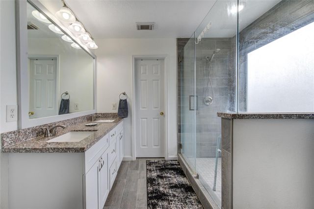 6803 Manor Hollow Lane, Katy, TX 77450