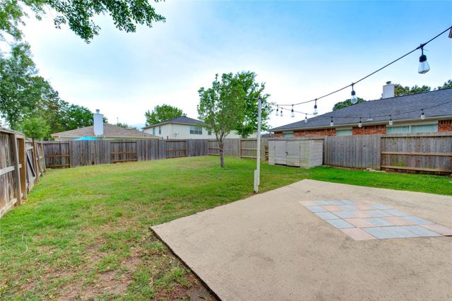 6803 Manor Hollow Lane, Katy, TX 77450