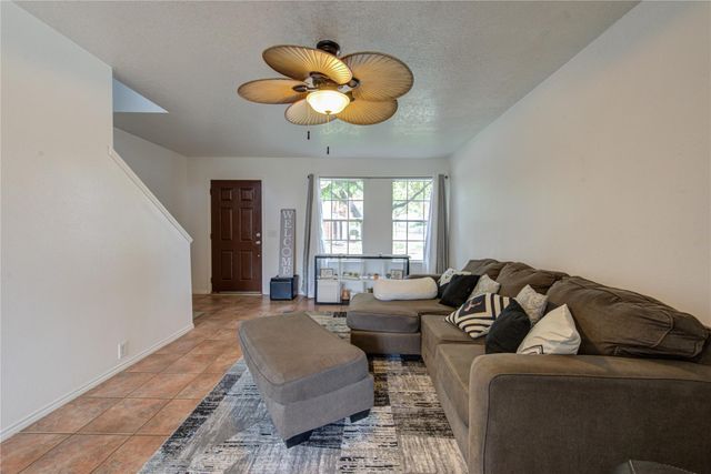 6803 Manor Hollow Lane, Katy, TX 77450