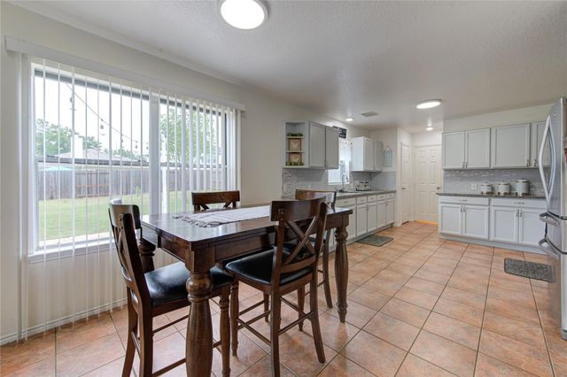 6803 Manor Hollow Lane, Katy, TX 77450