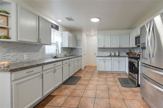 6803 Manor Hollow Lane, Katy, TX 77450