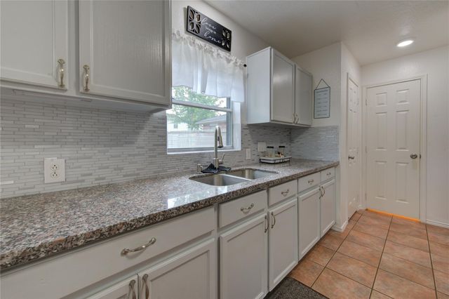 6803 Manor Hollow Lane, Katy, TX 77450