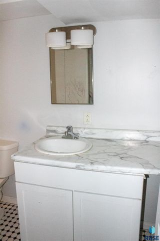 1101 S 6th Ave Avenue, Sioux Falls, SD 57104