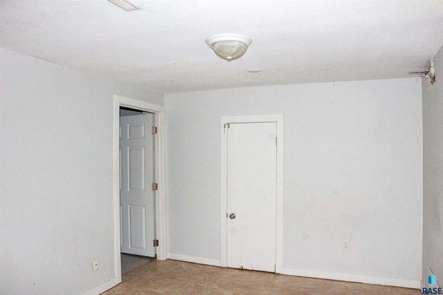 1101 S 6th Ave Avenue, Sioux Falls, SD 57104