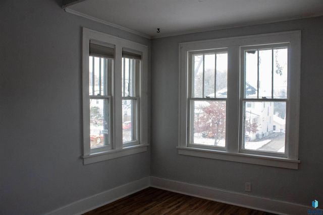 1101 S 6th Ave Avenue, Sioux Falls, SD 57104