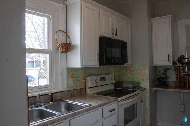 1101 S 6th Ave Avenue, Sioux Falls, SD 57104