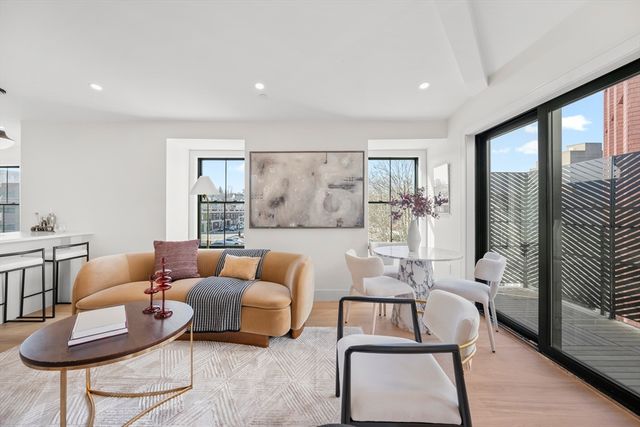 20 Whitney 7, Quincy, MA 02169