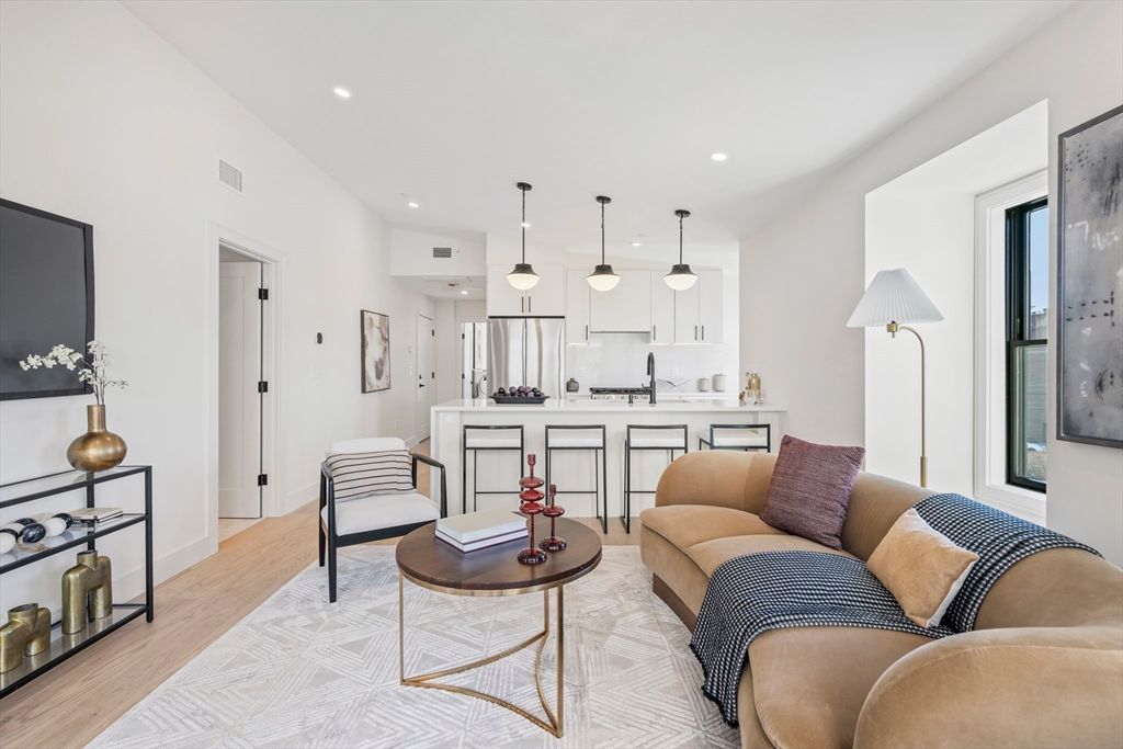 20 Whitney 7, Quincy, MA 02169