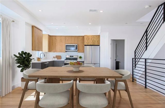2851 Victoria Avenue 2, Los Angeles, CA 90016
