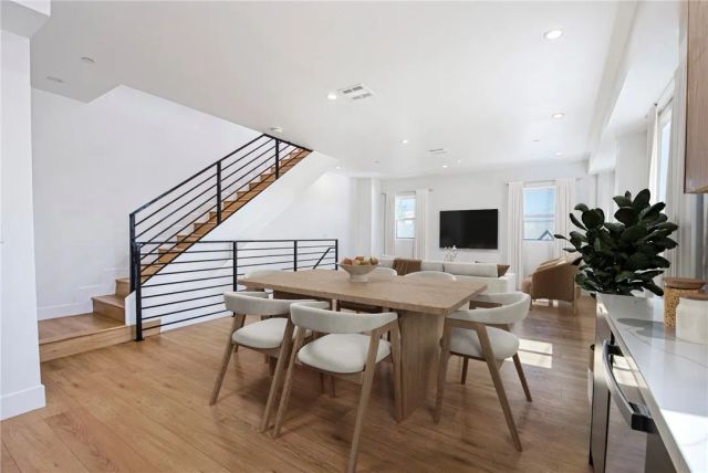 2851 Victoria Avenue 2, Los Angeles, CA 90016
