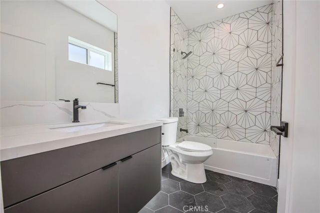 2851 Victoria Avenue 2, Los Angeles, CA 90016