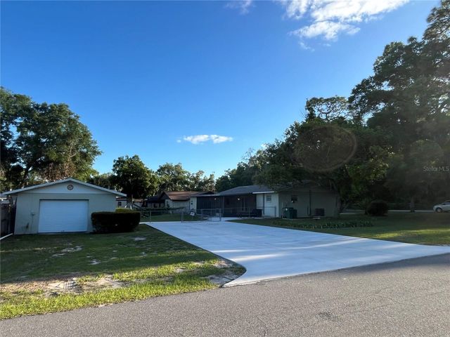 407 POINSETTIA AVENUE, Fruitland Park, FL 34731