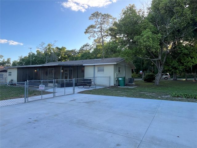 407 POINSETTIA AVENUE, Fruitland Park, FL 34731
