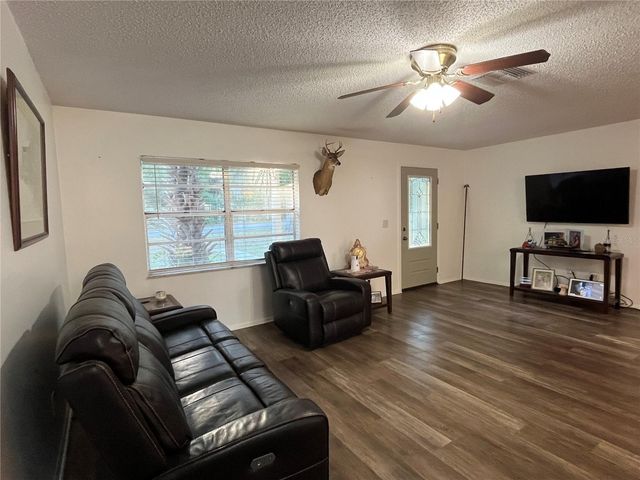 407 POINSETTIA AVENUE, Fruitland Park, FL 34731